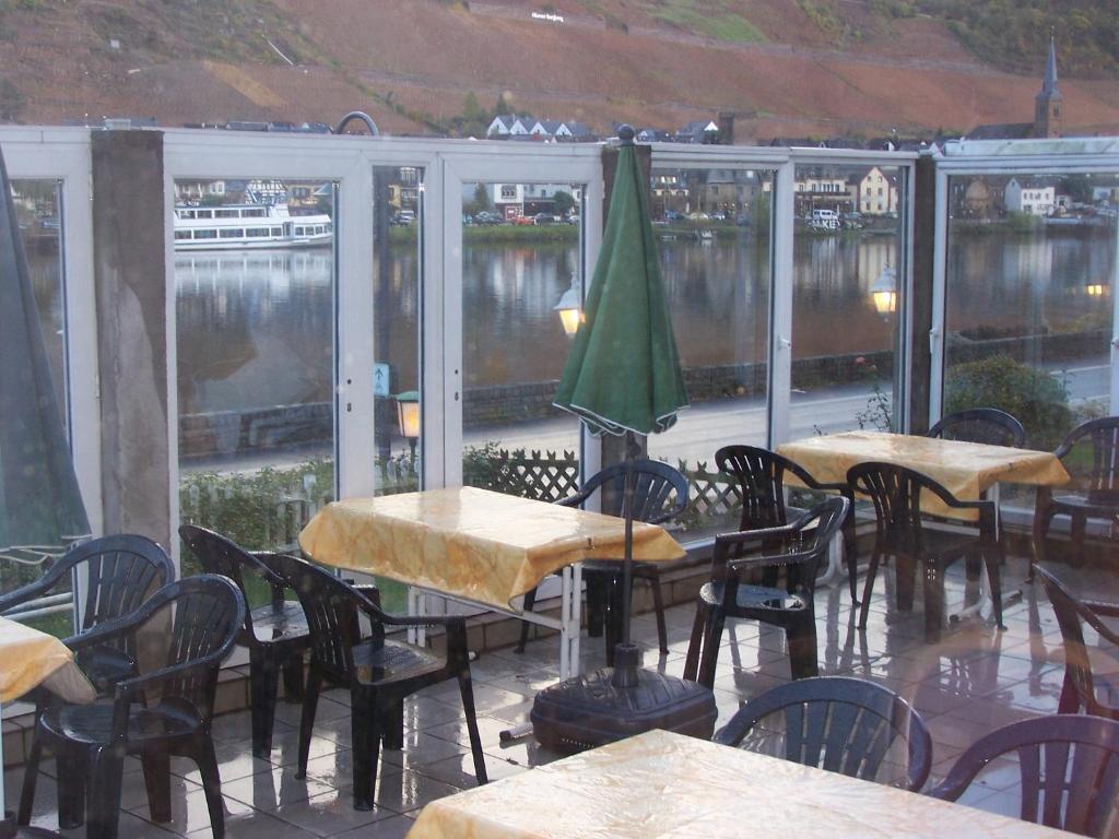 Hotel Panoramacafe Kattenes Экстерьер фото